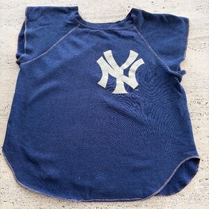 NY Yankees Top with Yankees Emblem-No Tags, Broken in, Soft-Unisex Size Small